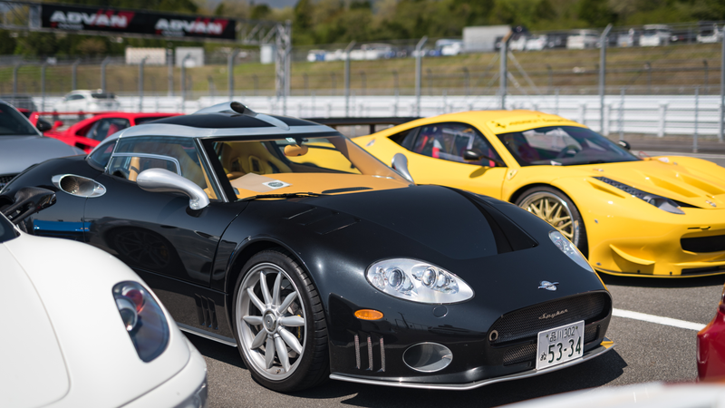 Spyker C8 among some Italian thoroughbreds